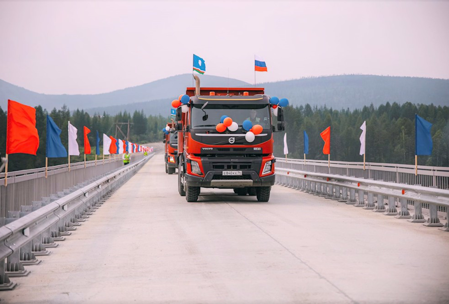 В Якутии открыли движение по новому мосту через реку Аллах-Юнь